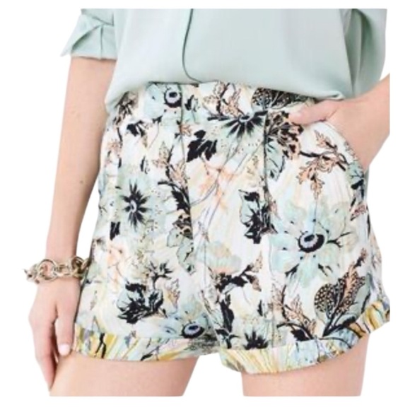 Diane Von Furstenberg Nathalie Astrantia Tulip Shell Crepe Shorts - Picture 3 of 9